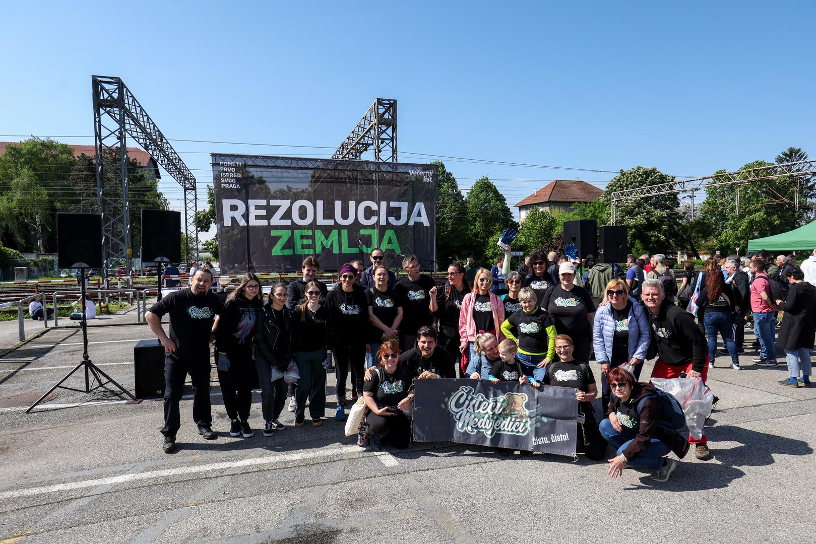 27.04.2025., Sesvete - Udruga Zelene i plave Sesvete i Cisteci medvjedici u akciji ciscenja smeca u sklopu projekta Rezolucija Zemlja 2025. Akciji ciscenja se prikljucio i gradolnacelnik Tomislav Tomasevic. Photo: Igor Kralj/PIXSELL