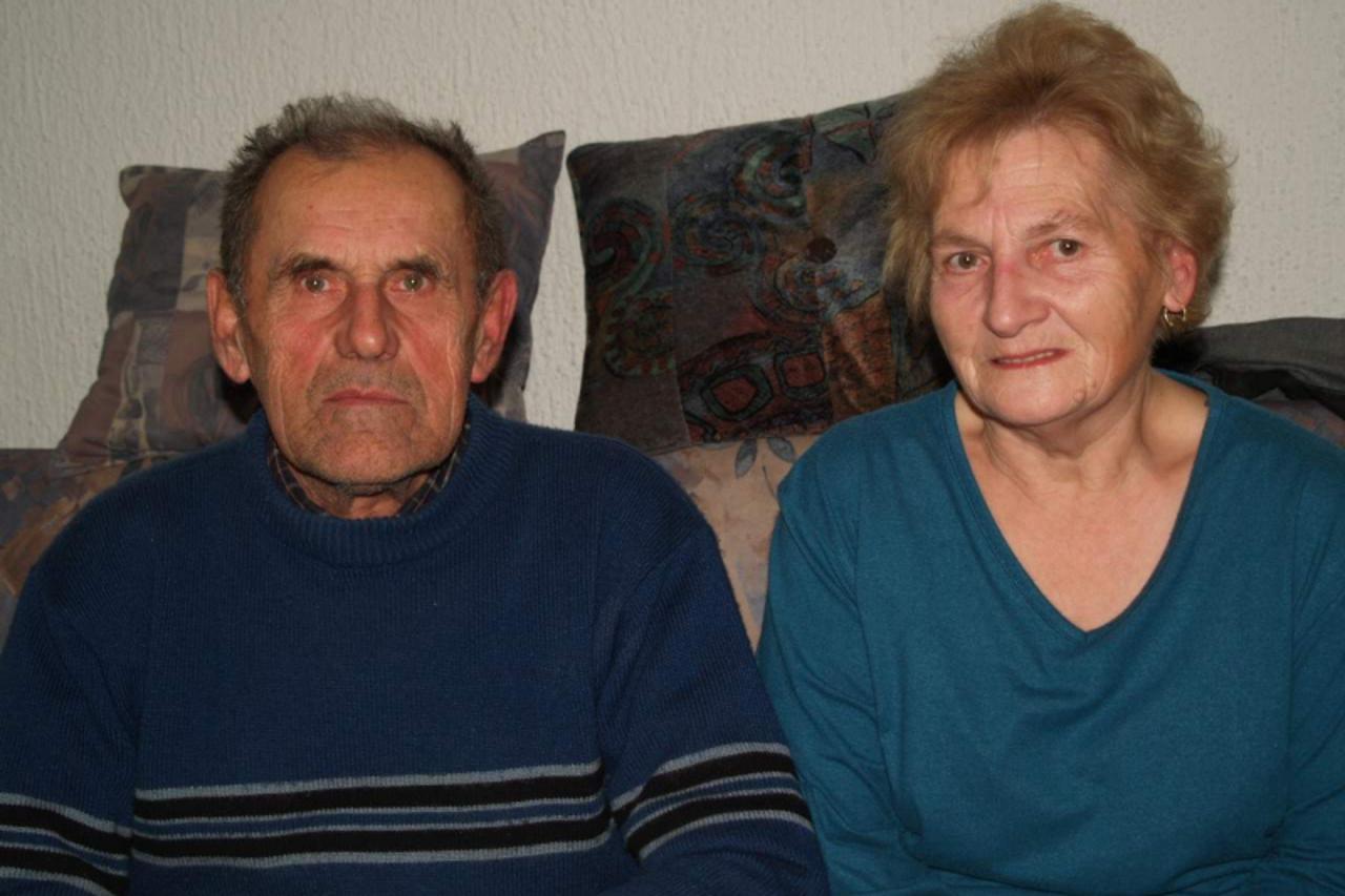 'VARAZDIN/MEDIMURJE-24.11.10 KOTORIBA-Hrvatska ivan 01_mlg_cak_241110- Ivan sa suprugom Anicom, najvecim potpornjem ivan_mlg_cak_241110- Prebiranje po proslosti Snimio: Mladen Grubic/Vecernji list'