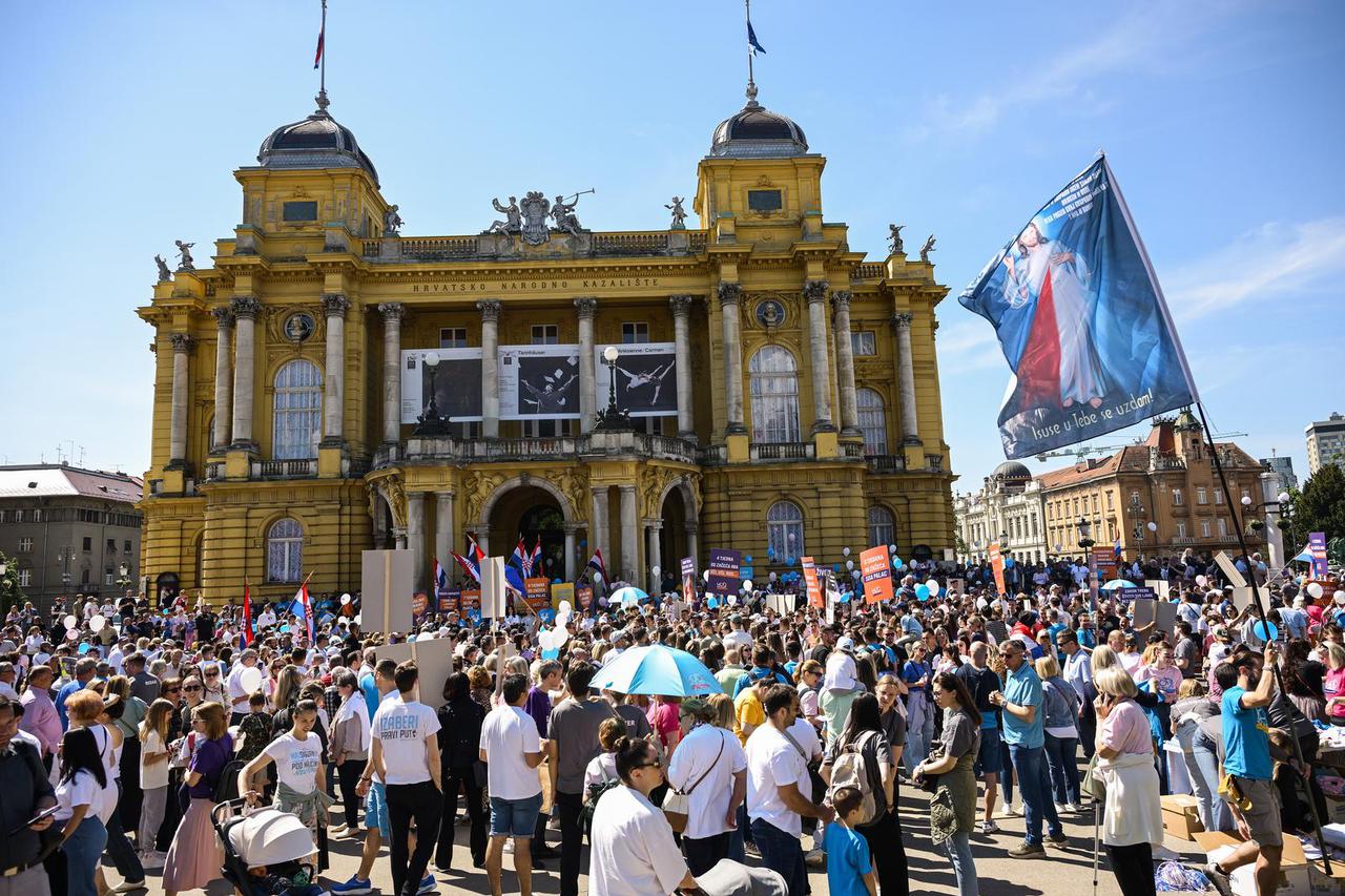 Zagreb: Marko Perković Thompson i supruga Sandra sudjelovali u Hodu za život