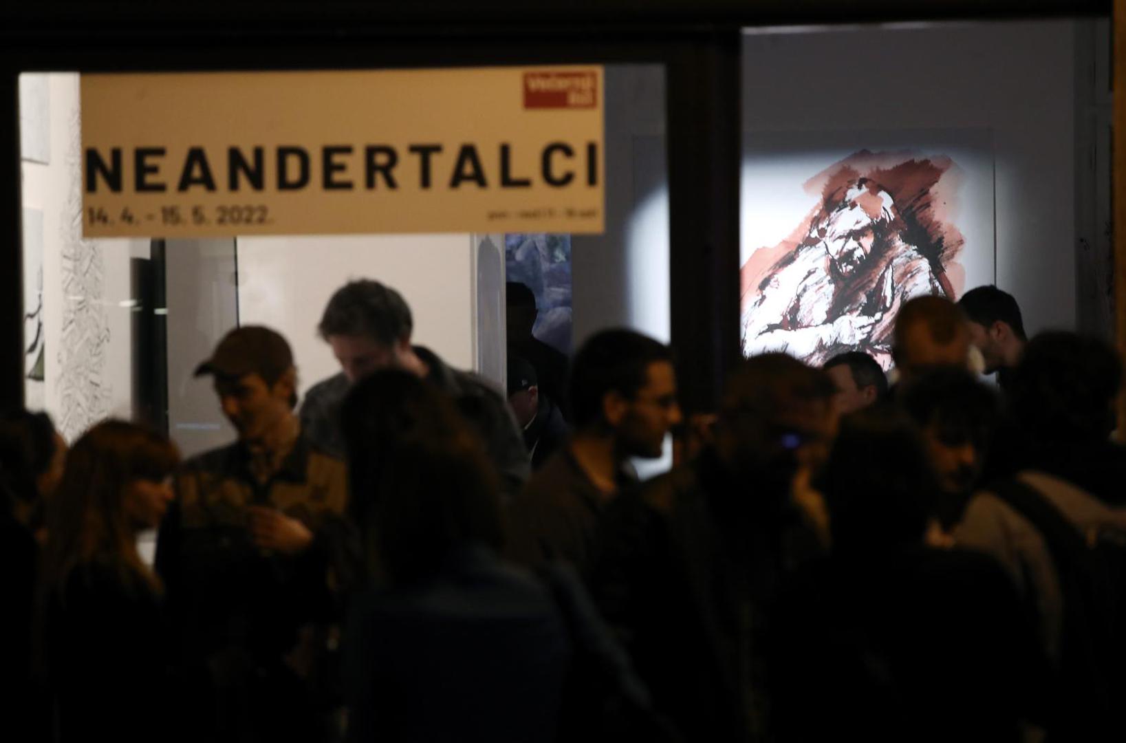 14.04.2022., Zagreb - Pod Zidom 12, galerija Cloverfeild. Otvaranje izlozbe Neandretalci. Zamjenik glavnog urednika Vecernjeg lista Mislav Simatovic zavrsnim je govorom sluzbeno proglasio izlozbu otvorenom.  Photo: Sanjin Strukic/PIXSELL