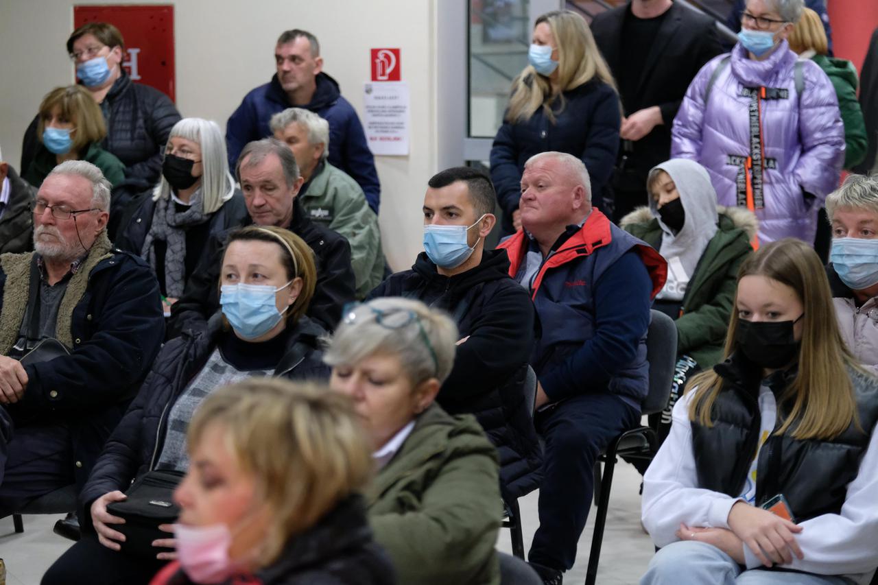 Zagreb: Održana tribina "Deponij Jakuševac - brdo smeća" o problemu otpada na Jakuševcu