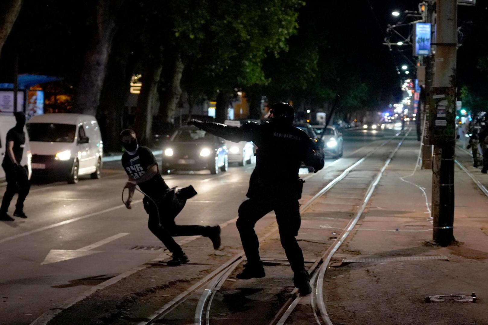 Ministar unutarnjih poslova Ivica Dačić izvanredno se obratio javnosti ustvrdivši da je policija napadnuta oko 20,20 i osudio napad, navodeći da su privedene 23 osobe. Ministarstvo je ocijenilo da je na skupu bilo oko 34.000 ljudi, a organizacija Arhiv javnih skupova procijenila je da ih se okupilo više od 100.000. 

