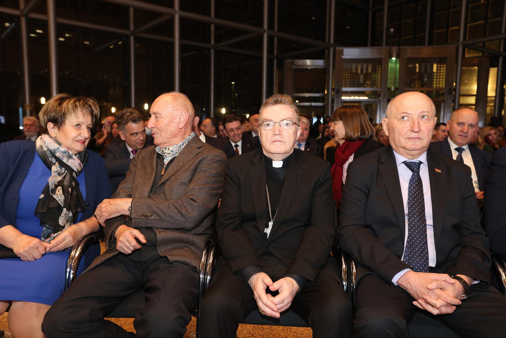 16.01.2023., Zagreb - U Nacionalnoj i sveucilisnoj knjiznici odrzana je promocija 2. dopunjenog izdanja knjige "Diplomatska oluja" Mate Granica. kardinal Josip Bozanic, predsjednik Ustavnog suda Miroslav Separovic Photo: Boris Scitar/Vecernji list/PIXSELL