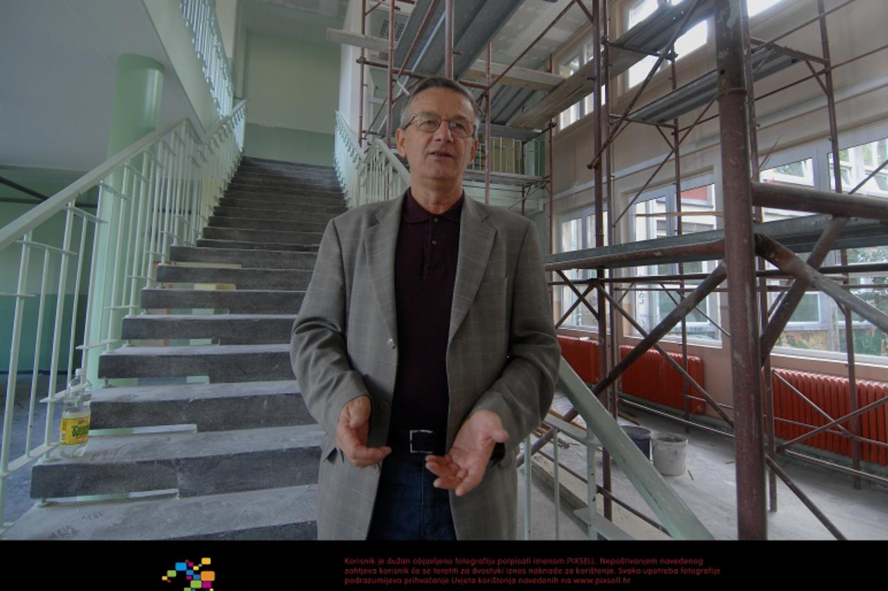 '02.09.2010.Osijek,Hrvatska - Pojedine Osnovne skole kasnije ce poceti s nastavom zbog gradjevinskih radova koji se odrzavaju u skolama.Stjepan Sokol ravnatelj  OS Vijenac. Photo: Marko Mrkonjic/PIXSE