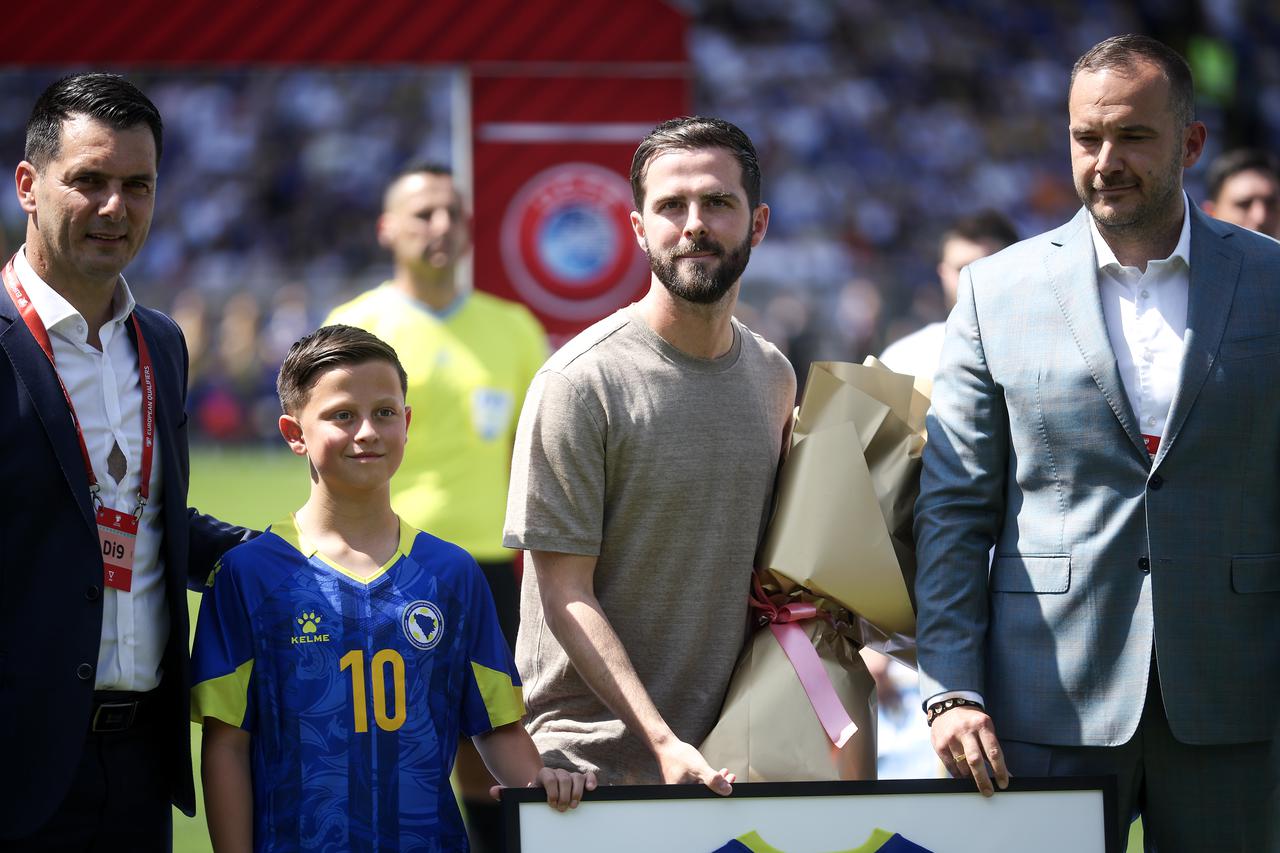 Zenica: Bosanskohercegovački nogometaš Miralem Pjanić oprostio se od reprezentacije