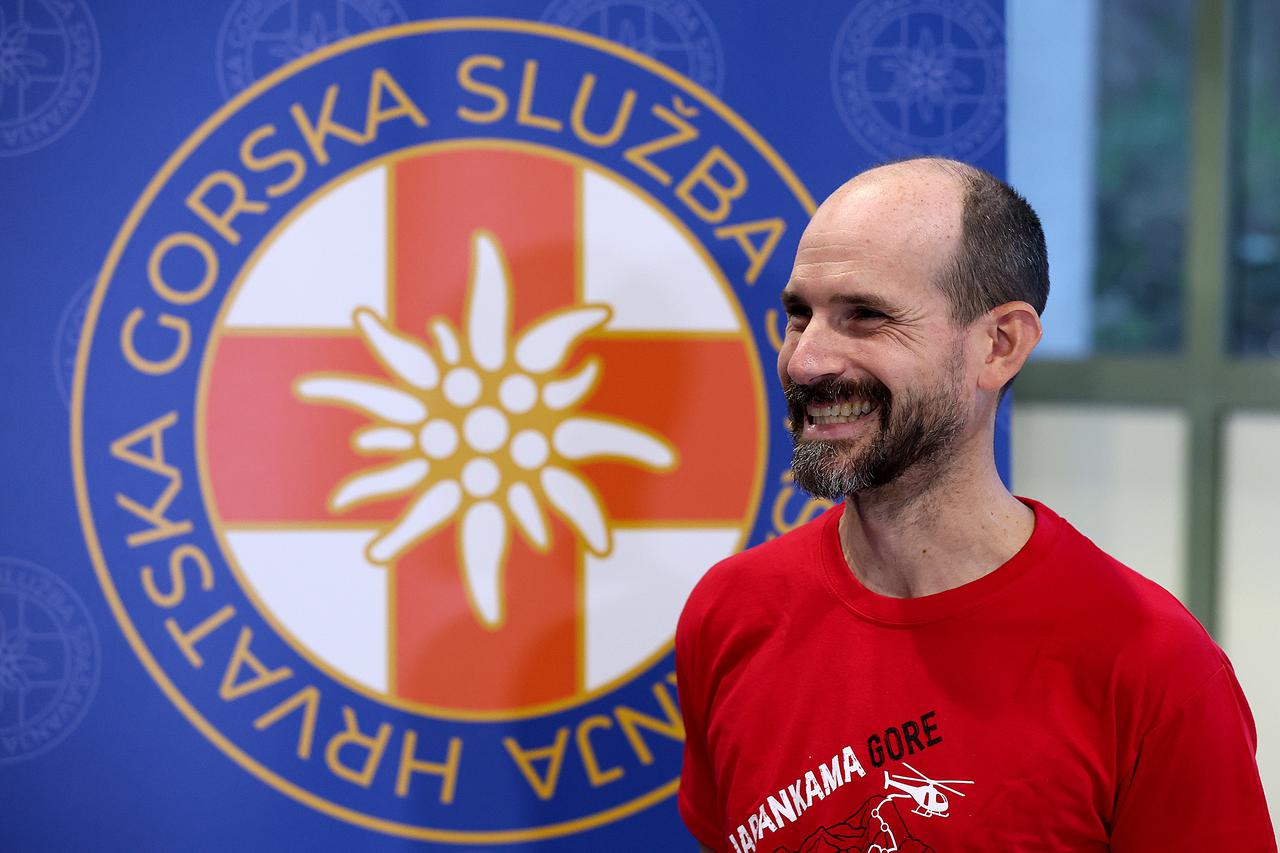 Zagreb: Hrvatska gorska služba spašavanja održala pokaznu vježbu speleološkog spašavanja u povodu posjeta Marka Dickeya, koji je spašen u akciji u Turskoj