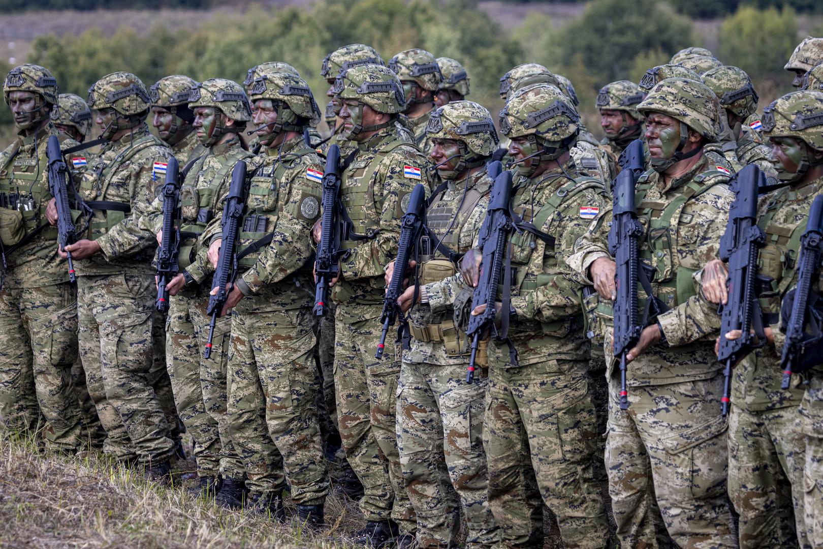 I britanski veleposlanik u Hrvatskoj Javed Patel ocijenio je iznimno značajnim obrambeno partnerstvo. Dodao je kako vjeruje  da nam predstoji predstoji još puno godina intenzivne suradnje, s obzirom na aktualna turbuletna vremena. 