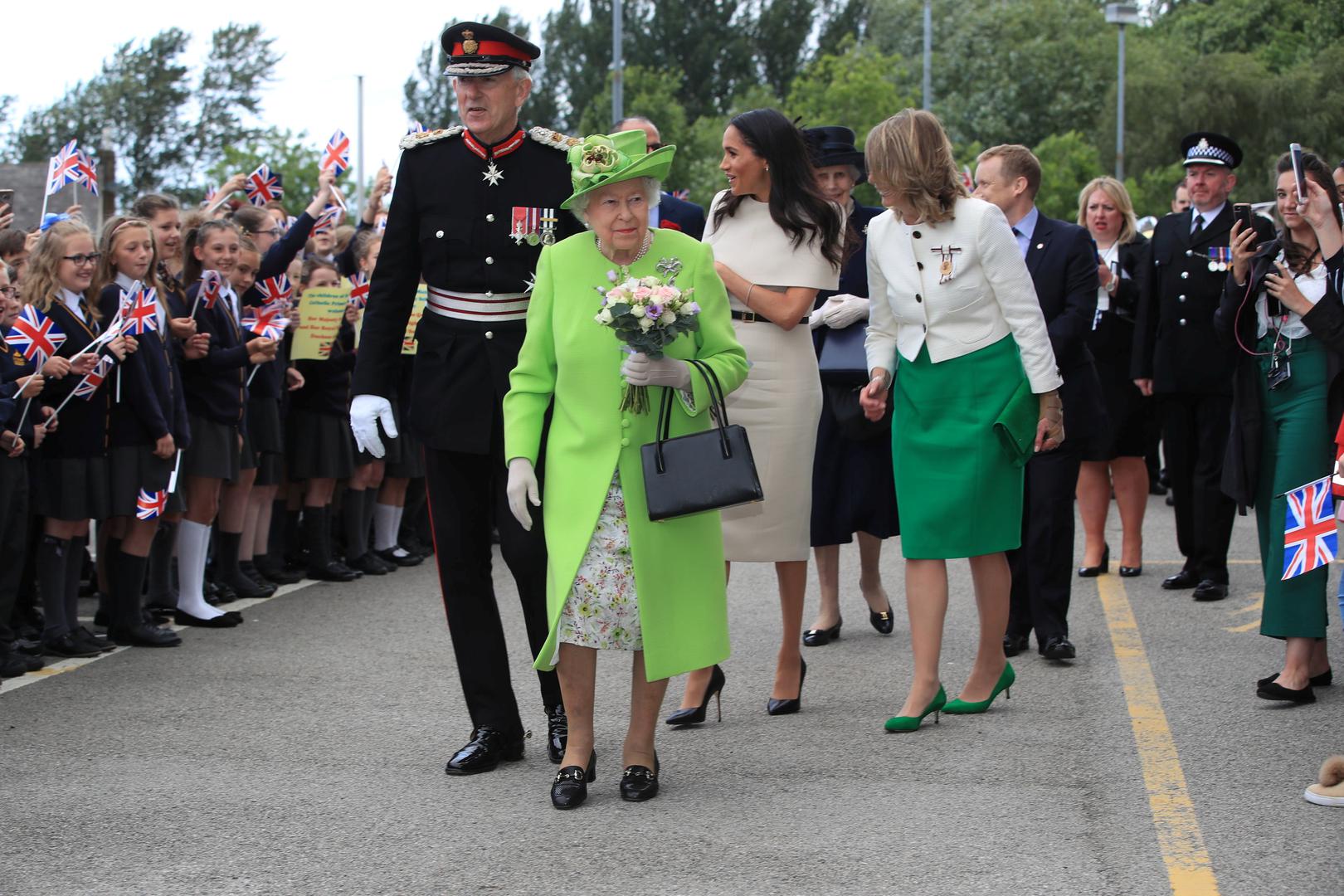 Kraljica (92) i Meghan (36) najprije će službeno otvoriti Mersey Gateway, novi visoki most nad rijekom Mersey i jedan od najvećih britanskih infrastrukturnih projekata zadnjih godina.