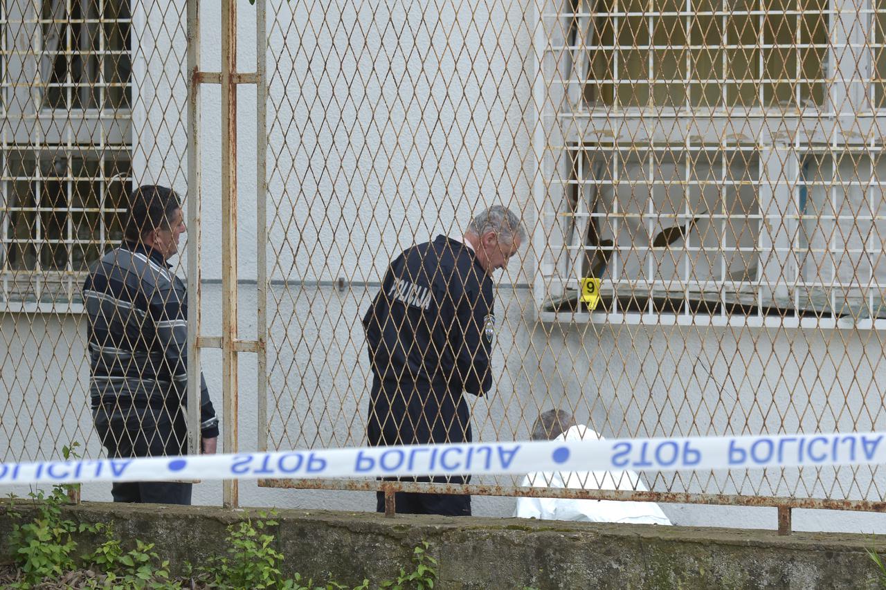 U dvorište PU zadarske noćas bačena ručna bomba