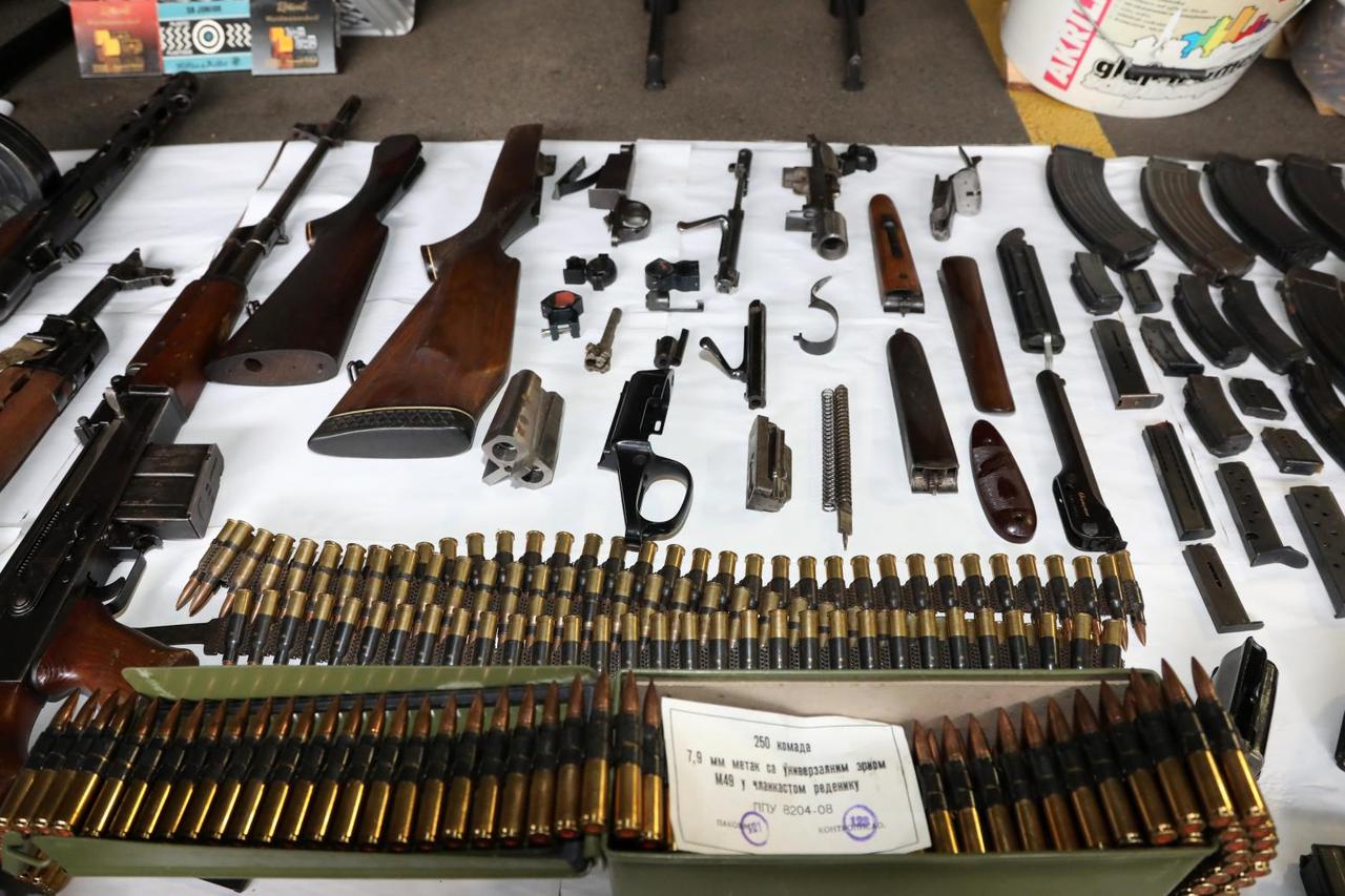 Sisak: Najveća zapljena oružja na podrucju Policijske uprave Sisačko-moslavačke