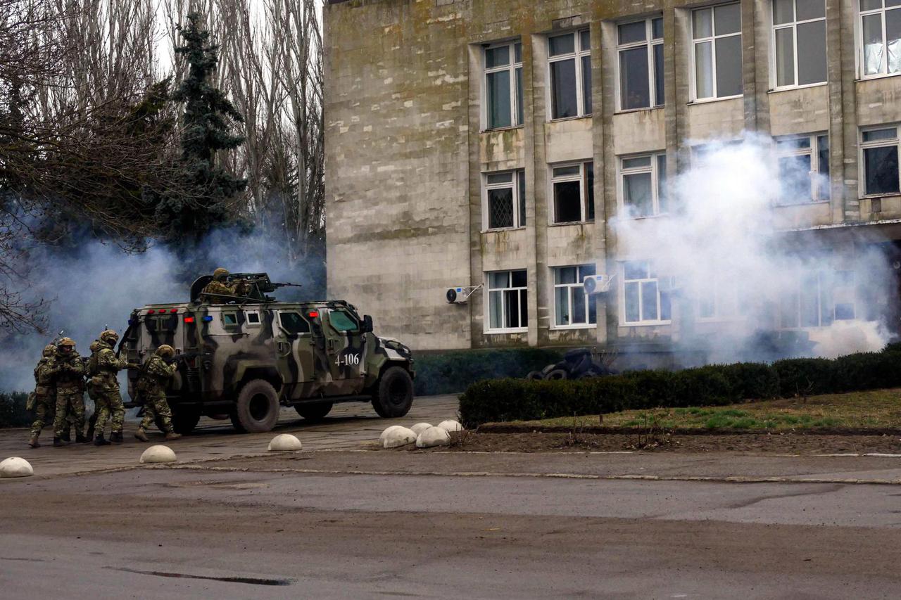 Ukrainian Ministry of Internal Affairs holds drills near Kherson