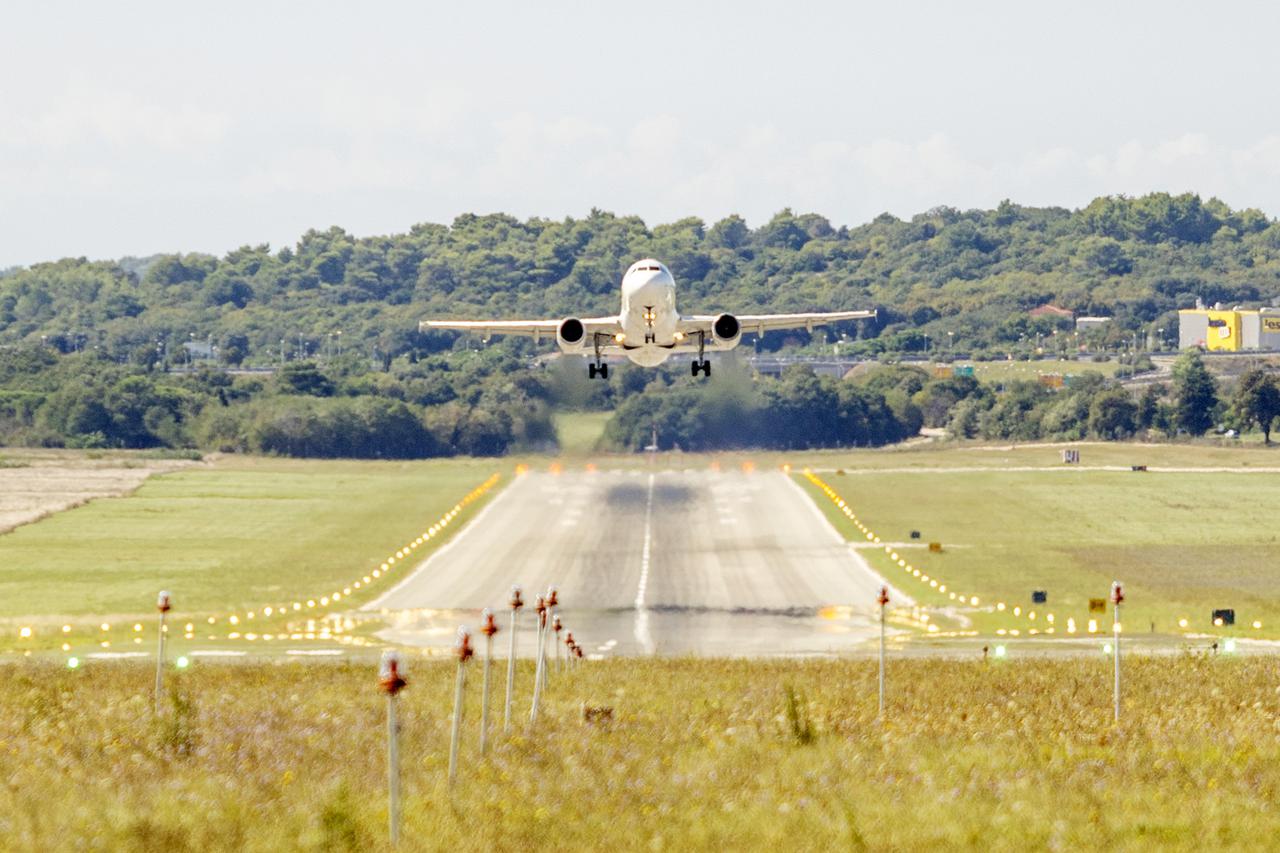 Pula:  Trenažni let pilota Croatia Airlanesa