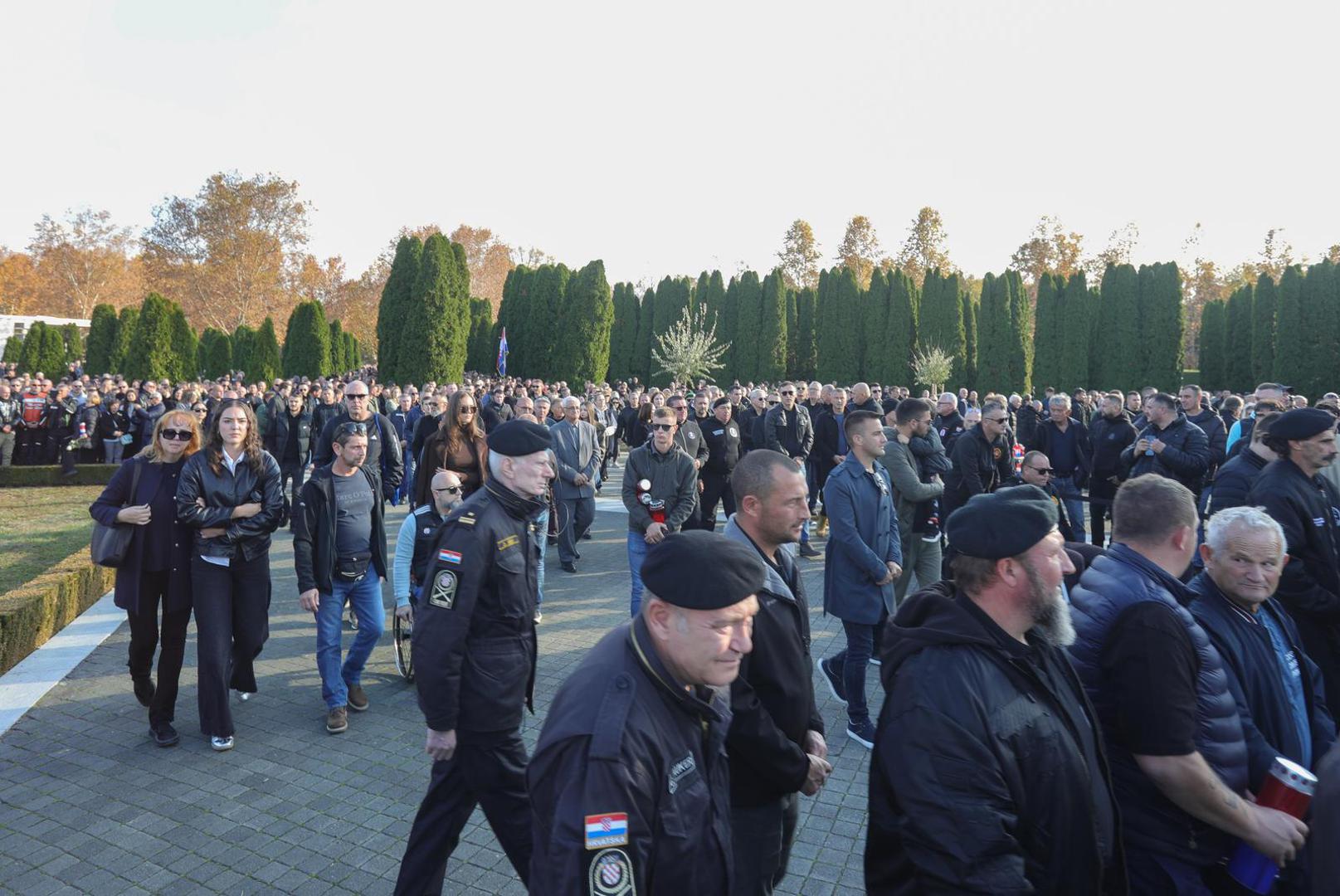Među okupljenima bili su i pripadnici branitelja iz svih krajeva zemlje i inozemstva, te visoki državni dužnosnici: potpredsjednici Vlade i ministri Tomo Medved, Ivan Anušić i David Vlajčić.