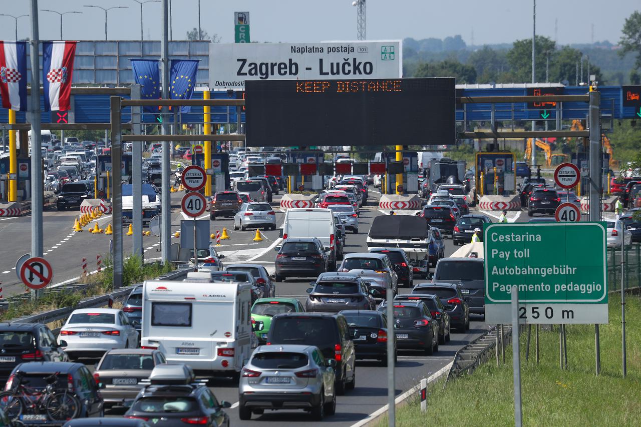Zagreb: Gužva na naplatnim kućicama Lučko u smjeru prema moru