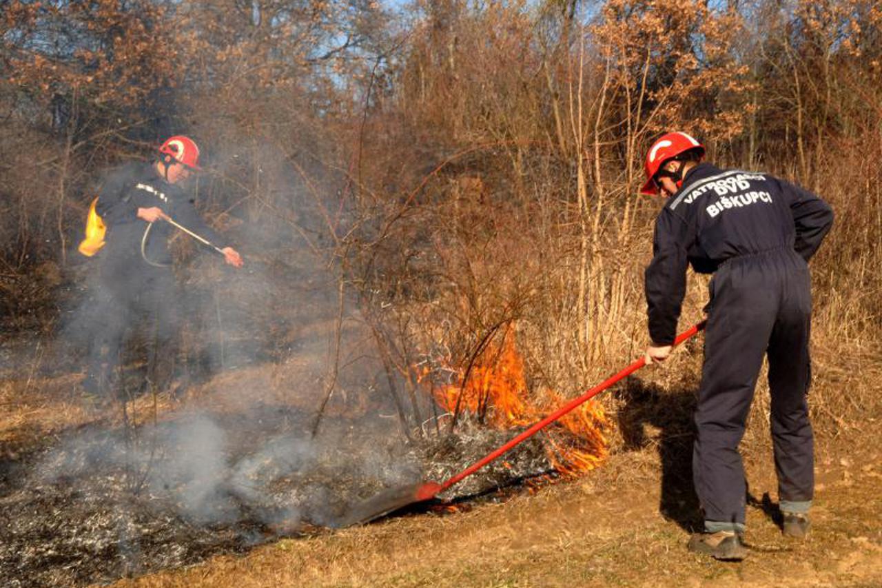 požar,vatrogasci (1)