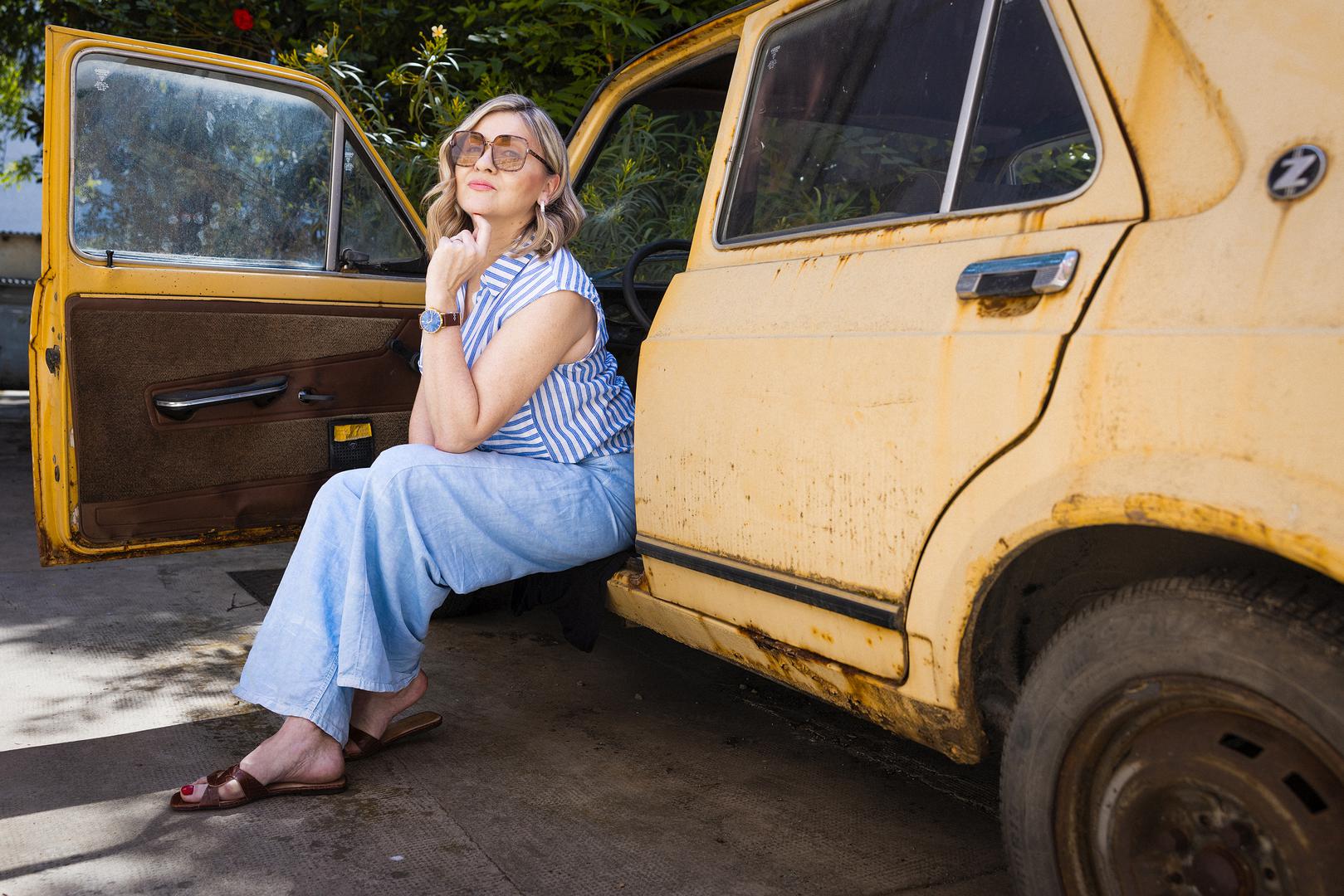 Godine 2019. u žestokoj je konkurenciji osvojila Večernjakovu ružu u kategoriji za najbolju glumicu. 