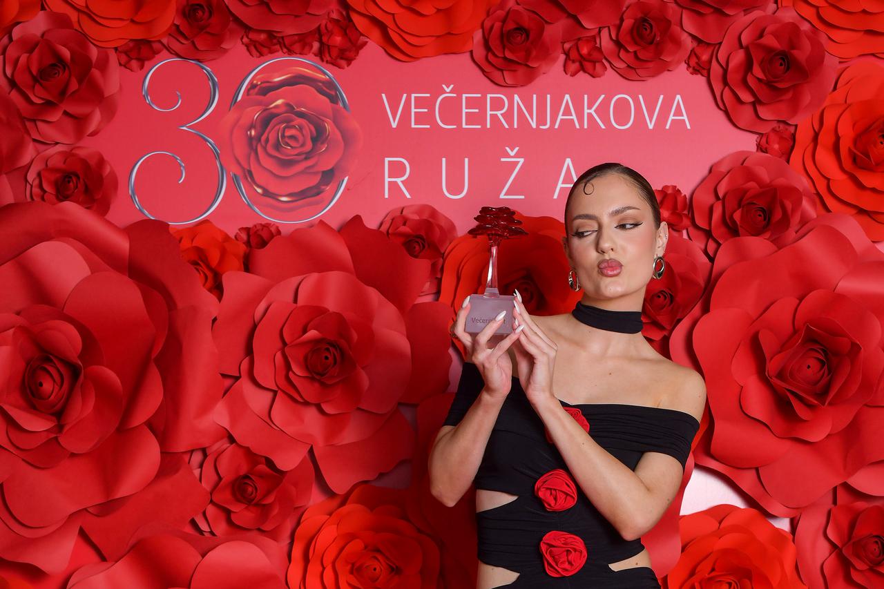 Zagreb: Dobitnici medijske nagrade "Večernjakova ruža" u Hrvatskom narodnom kazalištu