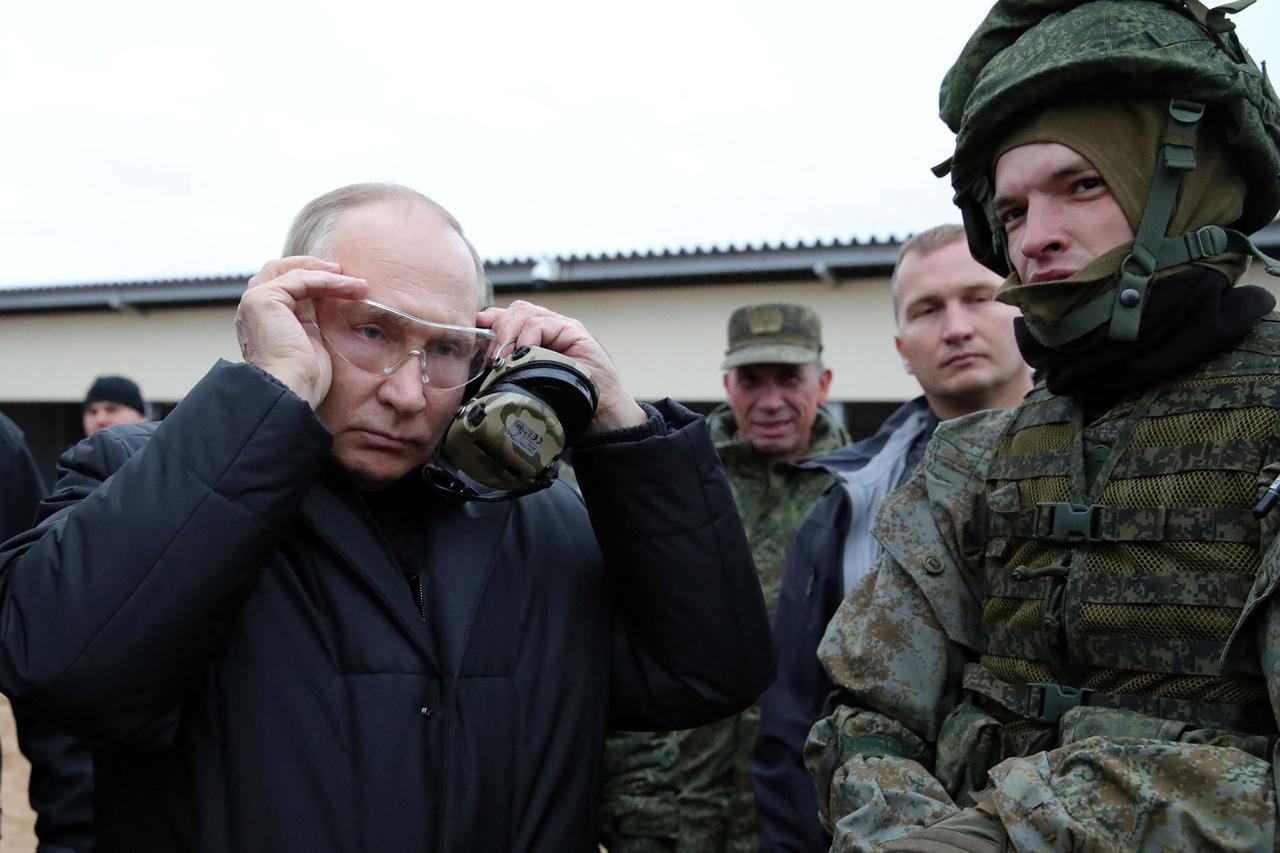 storyeditor/2022-10-21/2022-10-20T163417Z_2135595325_RC245X934EGQ_RTRMADP_3_UKRAINE-CRISIS-PUTIN-MOBILISED.JPG