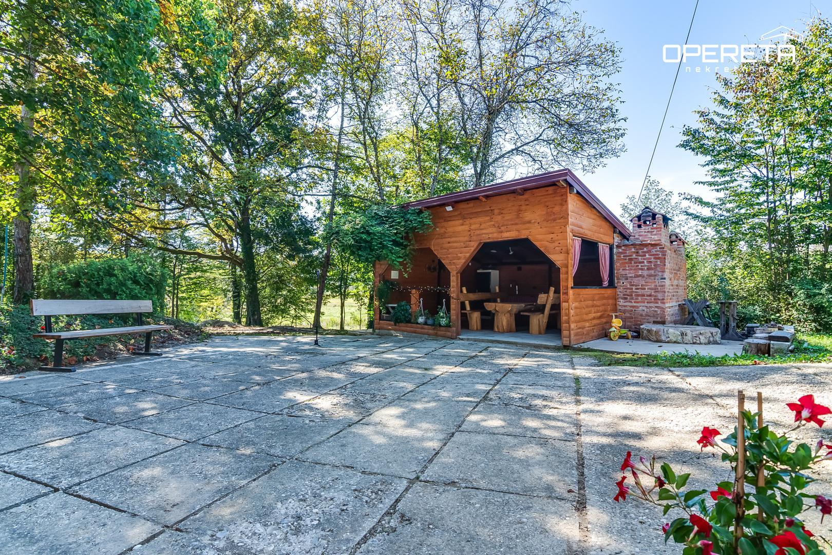  Vila se prodaje za 398.001 €. 