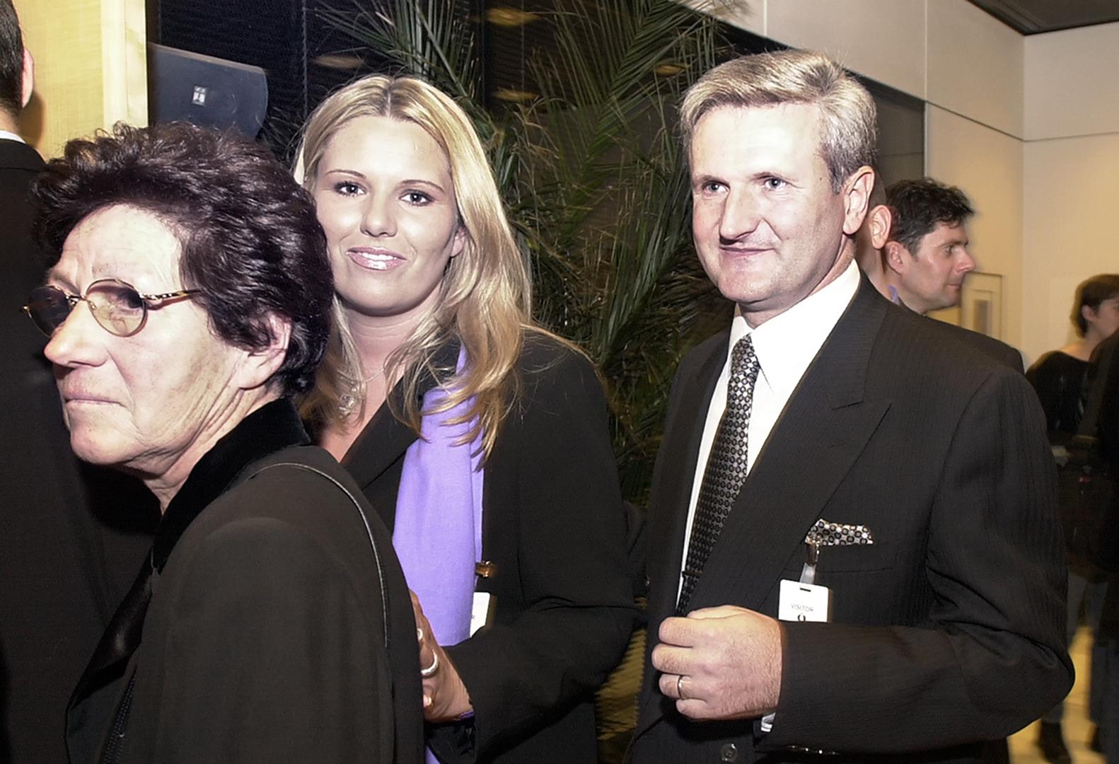 Na slici s Ivicom Todorićem kći Iva Todorić i majka Mira Todorić.