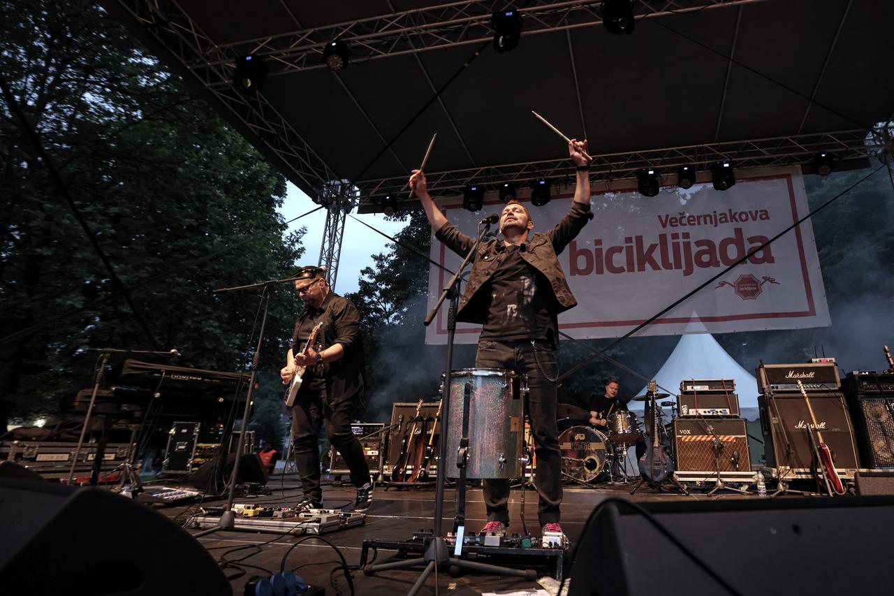 Samobor: Nastup grupe Vatra na 41. Večernjakovoj biciklijadi