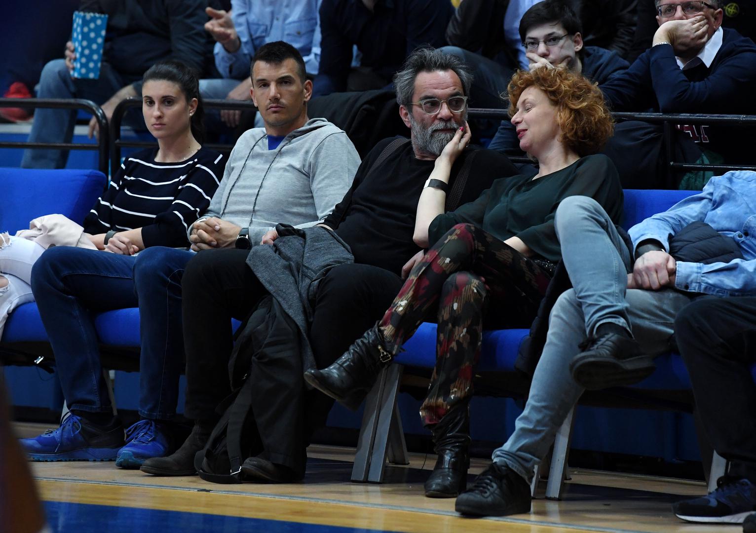 Krajem siječnja razotkrivena je ljubav Nine Violić i njenog šest godina starijeg kolege Filipa Šovagovića. 