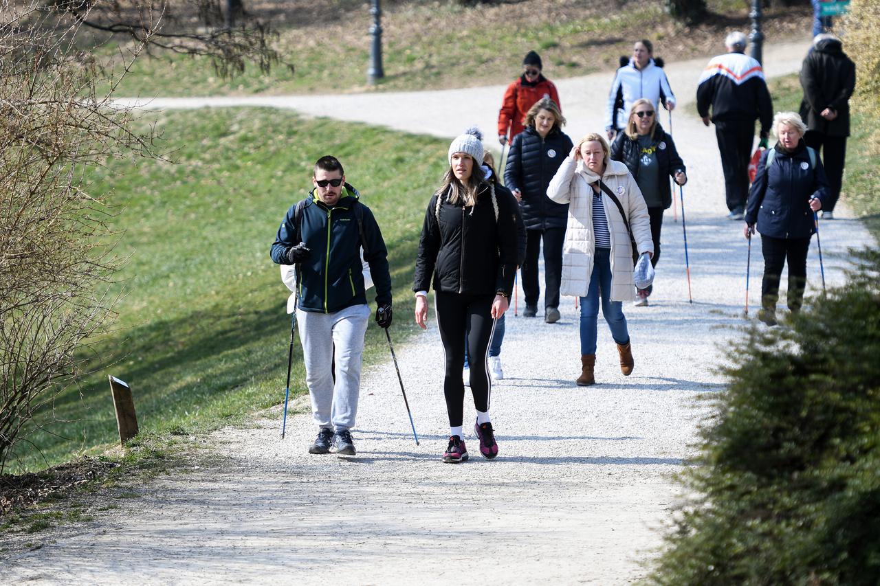 Zagreb: Povodom Svjetskog dana debljine u Maksimiru održana akcija hodanja i vježbanja