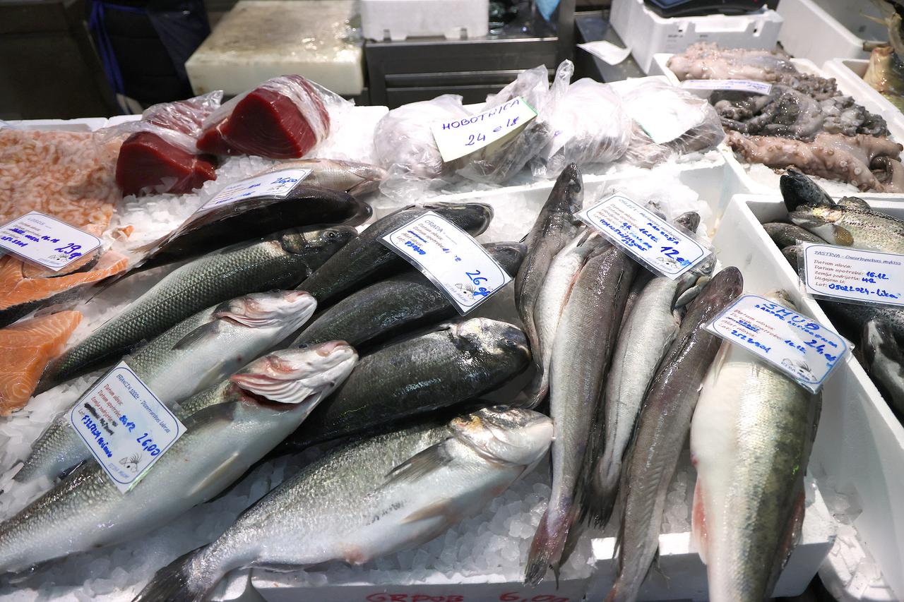 Zagreb: Predblagdanska ponuda na tržnici Dolac