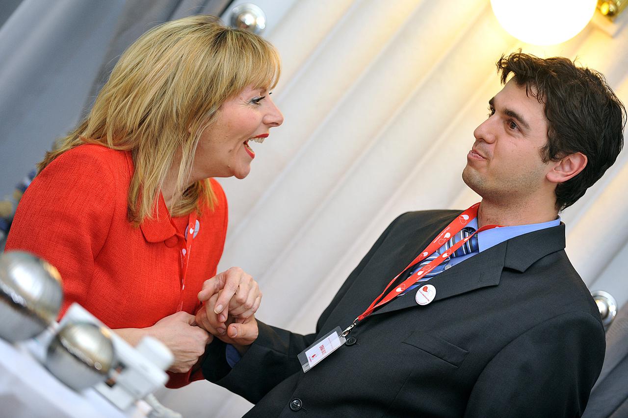 21.12.2010., Novinarski dom, Zagreb - U sklopu koncerta 'Zelim zivot' zaklade Ana Rukavina na Trgu bana Jelacica organiziran je pozivni centar u svecanoj dvorani Novinarskog doma u kojem se na pozive na humanitarni broj telefona javljaju poznate osobe iz 