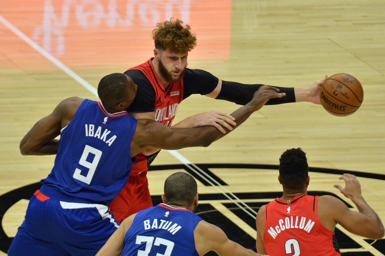 Kawhi Leonard Returns From Injury to Lead Clippers over Trail Blazers