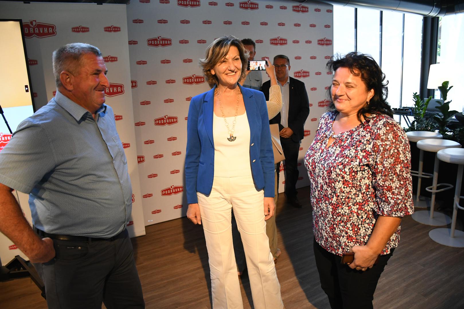 20.09.2023., Koprivnica  - Susret Podravke i poljoprivrednih proizvodjaca s ciljem informiranja proizvodjaca o trzisnim trendovima te prezentacija ocekivanja ovogodisnje i buducih poljoprivrednih sezona, kretanja otkupnih cijena, kao i novih tehnoloskih dostignuca u povecanju prinosa i jos efikasnijoj organizaciji otkupa. Nazocila je i Martina Dalic, predsjednica Uprave Podravke Photo: Damir Spehar/PIXSELL