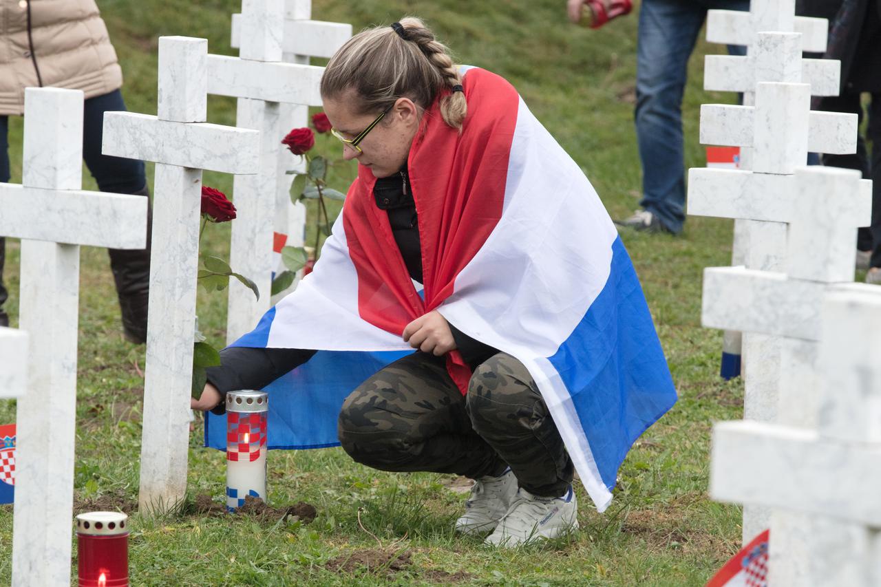 Vukovar: Ruže za poginule branitelje i civile