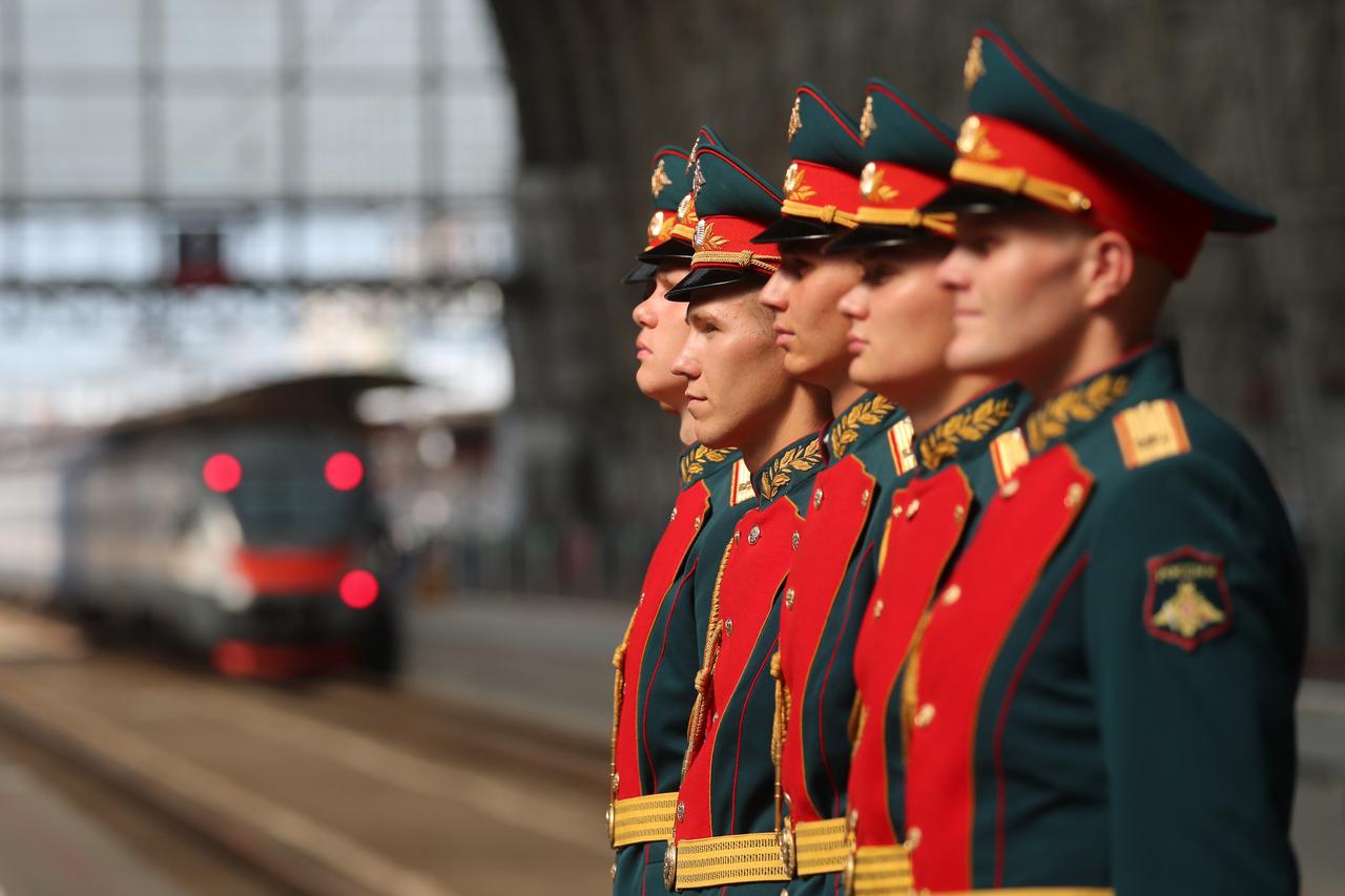 Moskva: Vlak inspiriran ruskom vojskom kre?e na turu do Vladivostoka