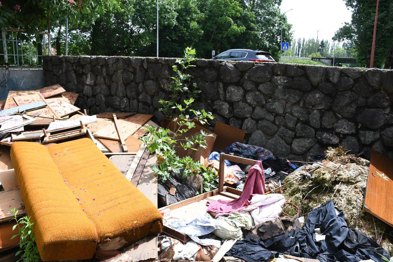 Sisak: "Divlje" odlagalište otpada u blizini gradskog središta