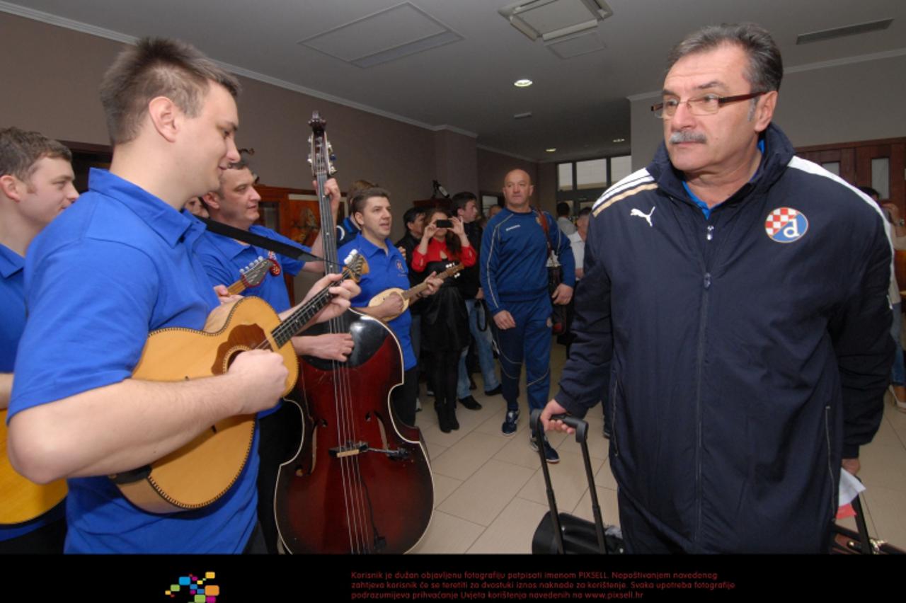 '13.01.2012., Medjugorje, BiH - Nogometasi sa strucnim stozerom GNK Dinama dosli su na prvi dio priprema ove sezone. Dinamovci su docekani festom uz tamburice i obozavatelje. Trener, Ante Cacic Photo: