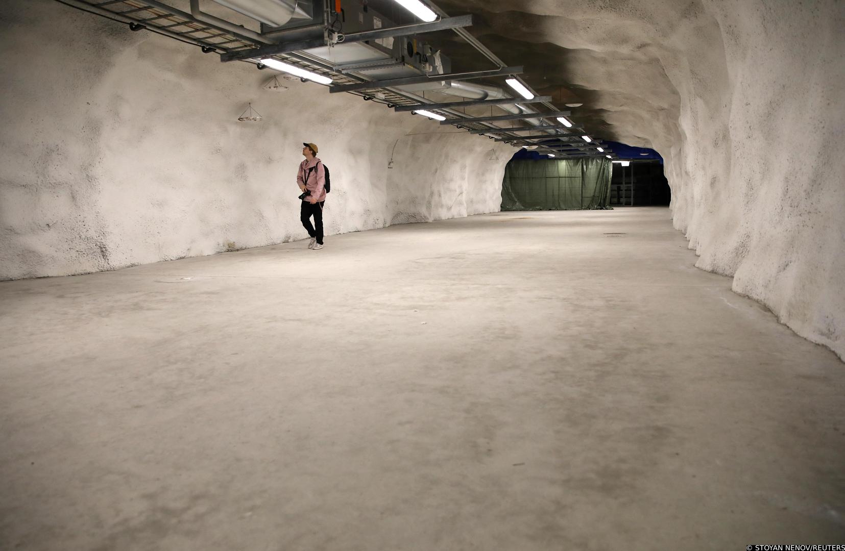 A member of the media walks inside a civil defence underground shelter, used also as a sports hall, in Helsinki, Finland, May 25, 2022. REUTERS/Stoyan Nenov Photo: STOYAN NENOV/REUTERS
