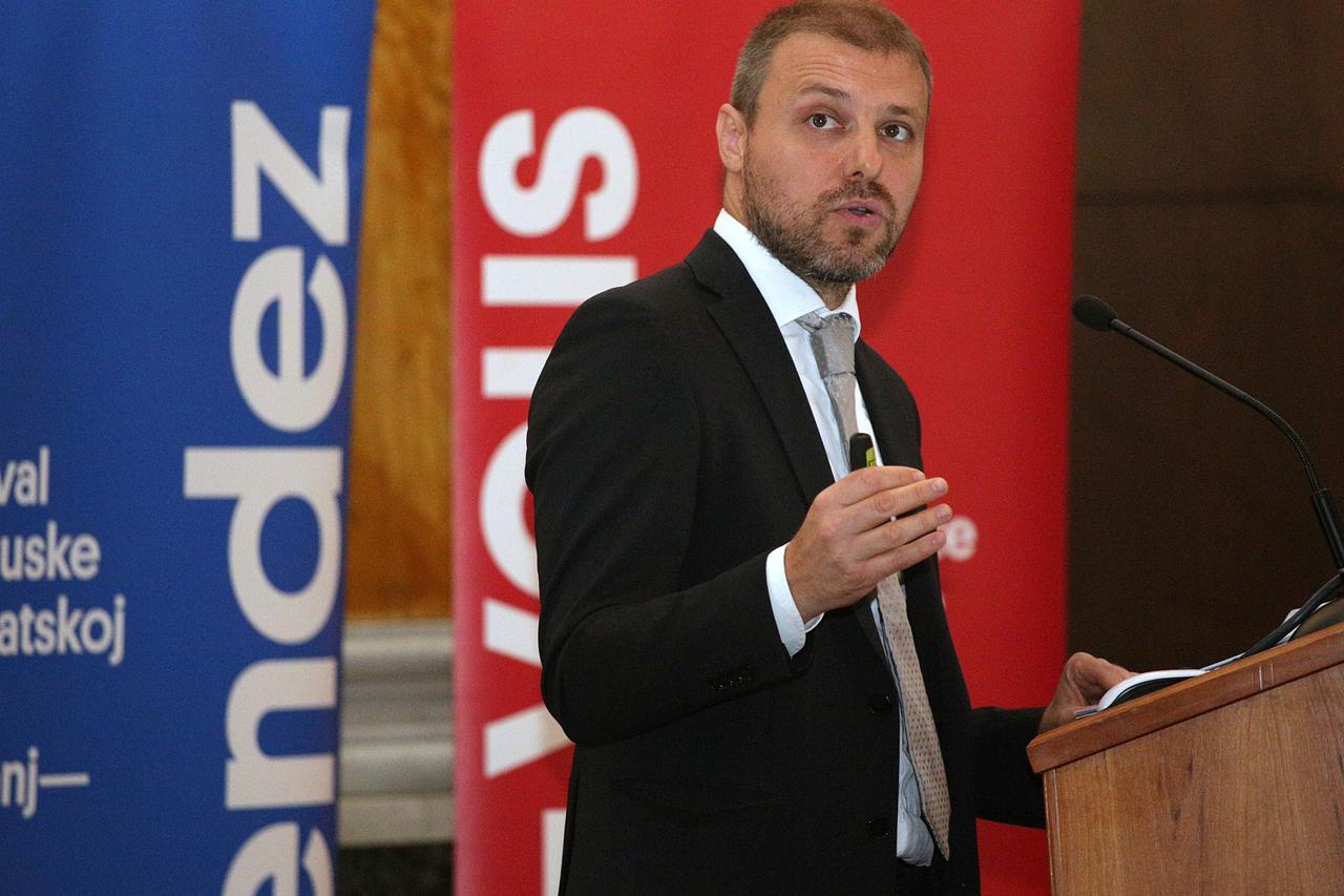 08.09.2015., Zagreb - U hotelu Esplanade odrzana konferencija Inozemna izravna ulaganja u Hrvatskoj. Vedran Sosic, viceguverner HNB-a. Photo: Zarko Basic/PIXSELL