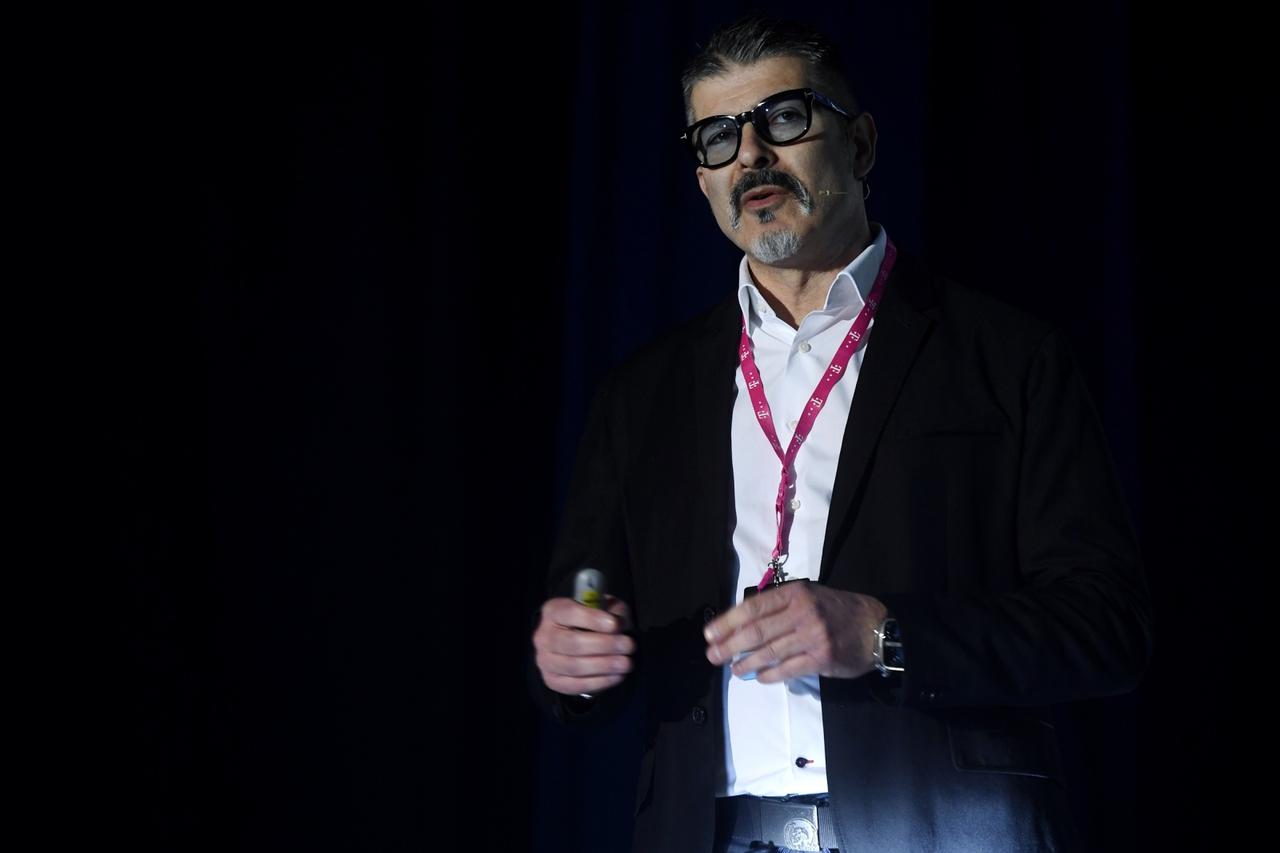 Bug Future Show, predavanje Roberta Kopala