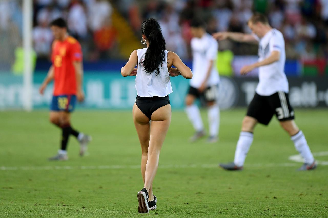 Navijačica prekinula finale