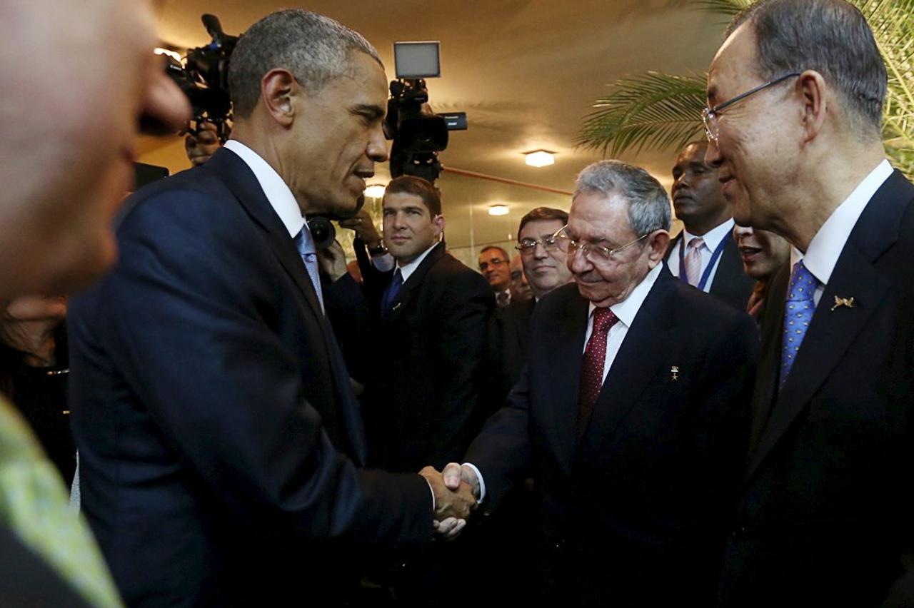 U.S. President Barack Obama (L) and his Cuban counterpart Raul Castro shake hands as U.N. Secretary General Ban Ki-moon (R) looks on, before the inauguration of the VII Summit of the Americas in Panama City April 10, 2015