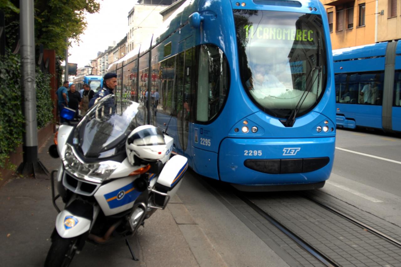 tramvaj, policija