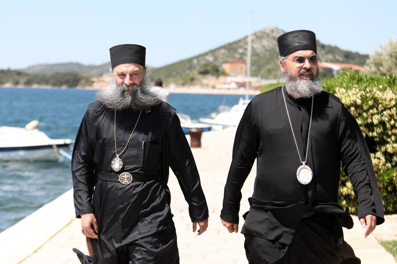 Episkop Dalmatinski, Nikodim, proveo srpskog patrijarha Porfirija Šibenikom
