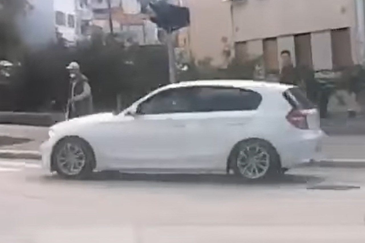 Vozač skoro udario pješaka