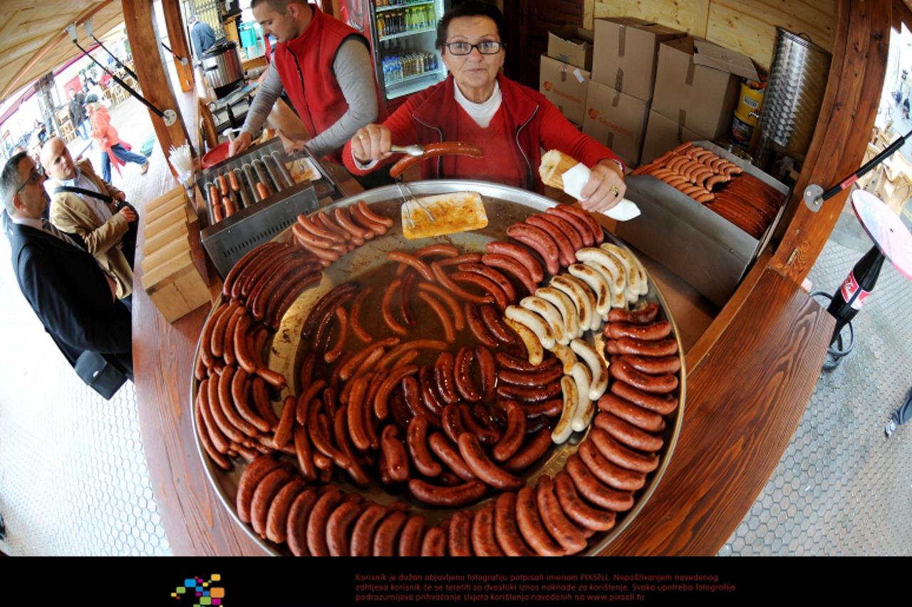 '08.11.2010., Zagreb, Hrvatska - Prodavacica pokazuje kobasice u Svijetu kobasica na Cvjetnim trgu.   Photo: Anto Magzan/PIXSELL'