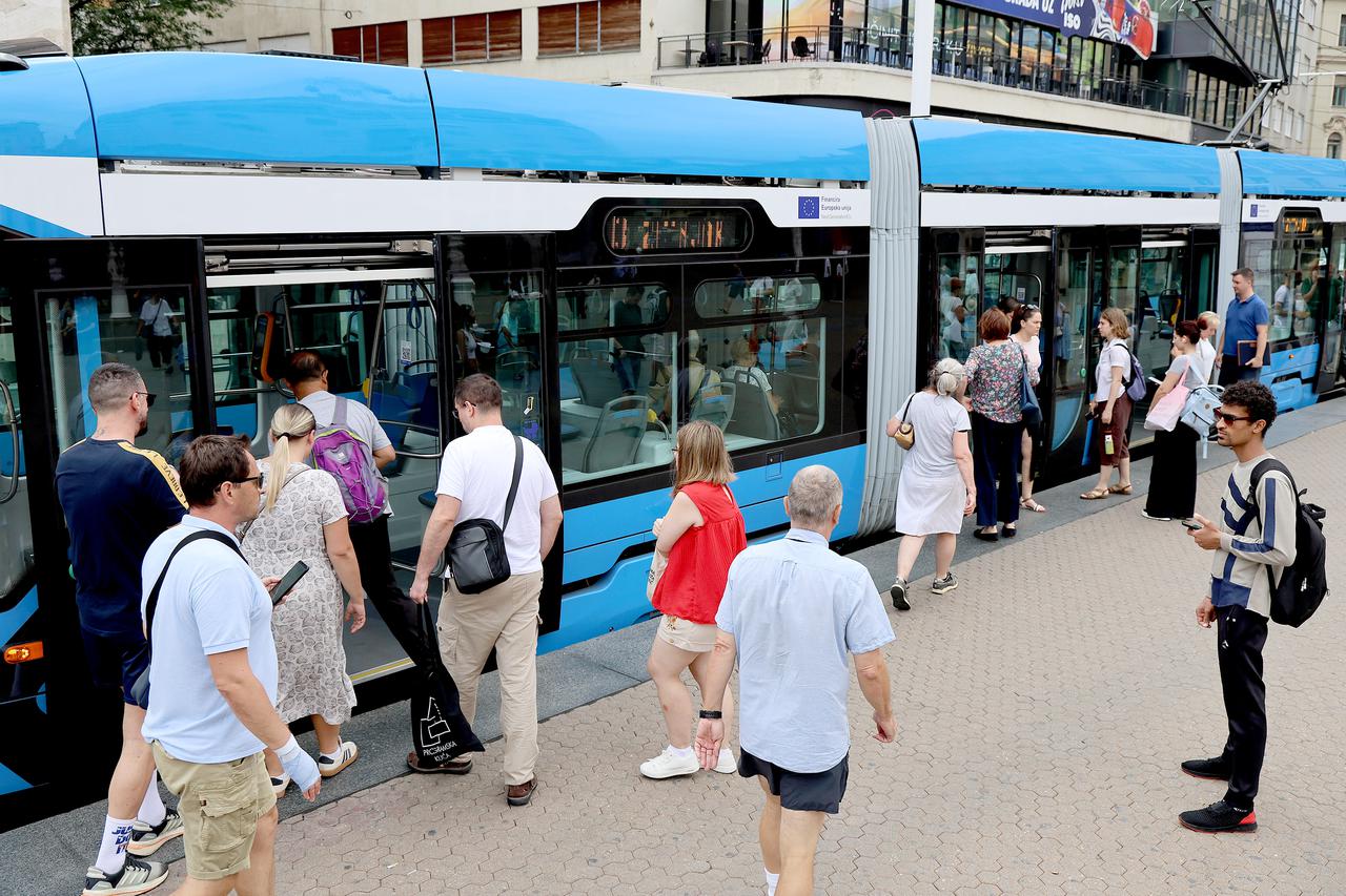 Zagreb: U prometu vec deset novih niskopodnih tramvaja