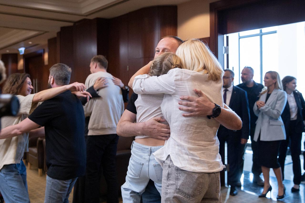 Zapovjednici Azova susreli se s obiteljima