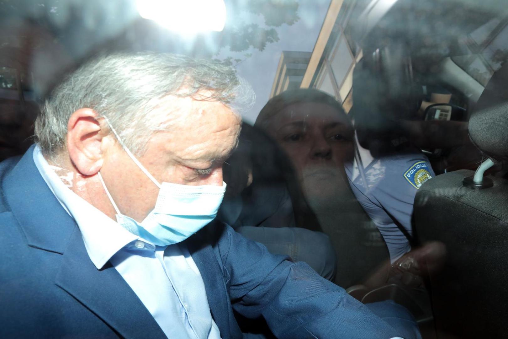 09.06.2021.,Zagreb - Trojica osjeckih sudaca i osjecki poduzetnik Drago Tadic tijekom poslijepodneva dovedeni su u sjediste Uskoka na ispitivanje. Njih cetvorica jutros su uhicena u Osijeku gdje su im pretrazeni stanovi i poslovni prostori nakon cega su dovezeni u Zagreb. Ante Kvesic Photo: Tomislav Miletic/PIXSELL