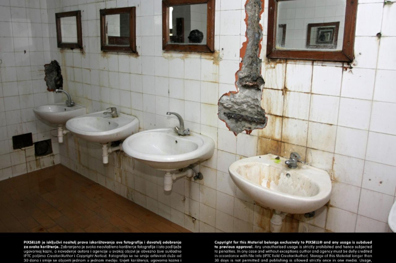 '20.04.2011., Zagreb - Obiljezavalje osamnaeste godisnjice Odgojnog zavoda Turopolje. Derutnom odgojnom centru Rotary Club Zagreb poklonio je montazni objekt za informaticku igraonicu. Photo: Goran Ja