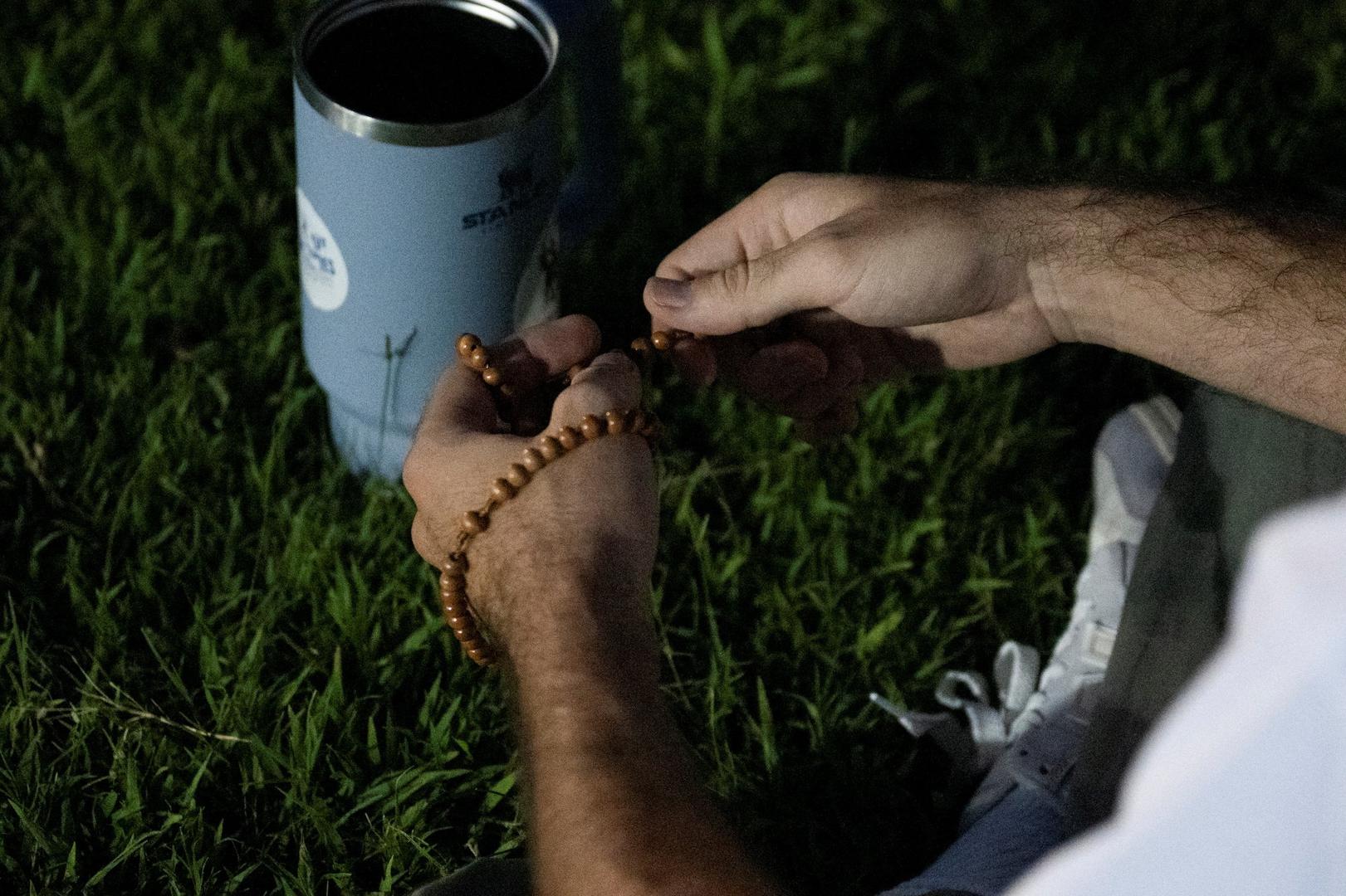Brien McElhatten, voditelj vijesti s ABC4, izjavio je za BBC kako je Charlie Kirk naišao na „vrlo pozitivan odaziv“ tijekom svog gostovanja na Sveučilištu Utah Valley.