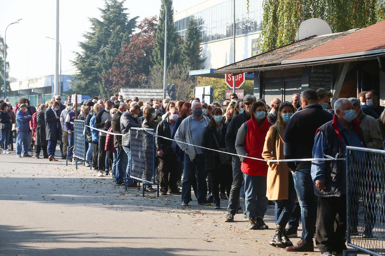 Velika gužva za cijepljenje na Zagrebačkom velesajmu